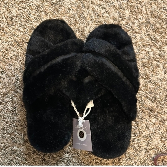 Serra Women's Black Fuzzy Slippers Size 9-10 NWOT - Picture 6 of 7